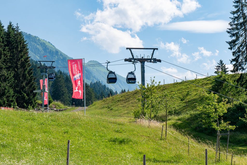 Förderleistung Söllereckbahn - Dadurch hat sich die Förderleistung von 1.800 Personen bei der alten Bahn auf 2.400 Personen pro Stunde erhöht. - © alpintreff.de - Christian Schön Förderleistung Söllereckbahn - Dadurch hat sich die Förderleistung von 1.800 Personen bei der alten Bahn auf 2.400 Personen pro Stunde erhöht. - © alpintreff.de - Christian Schön