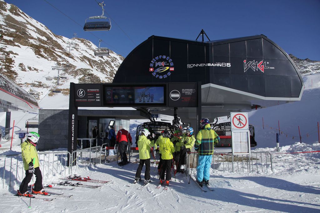Sonnenbahn - B5 - Ischgl - Bei der Sonnenbahn B4, die im Jahr 2011 gebaut wurde, ging es vor allem um eine kindersichere Anlage. Bis zu fünf Kinder können auf dieser Bahn zusammen mit einem Erwachsenen, zum Beispiel dem Skilehrer, fahren. - © TVB Paznaun - Ischgl Sonnenbahn - B5 - Ischgl - Bei der Sonnenbahn B4, die im Jahr 2011 gebaut wurde, ging es vor allem um eine kindersichere Anlage. Bis zu fünf Kinder können auf dieser Bahn zusammen mit einem Erwachsenen, zum Beispiel dem Skilehrer, fahren. - © TVB Paznaun - Ischgl
