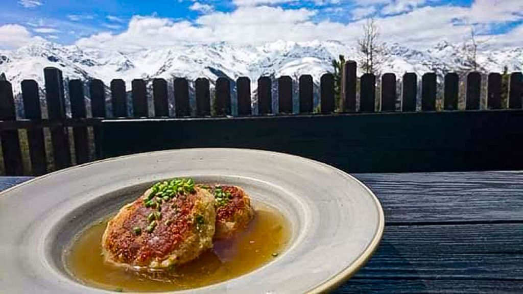 Speikbodenhütte - St. Veit in Defereggen - m Sommer ist die Speikbodenhütte mit dem Auto zu erreichen und im Winter ist der 3,7 Kilometer lange Forstweg zu Hütte zu einer familienfreundliche Naturrodelbahn präpariert. - © Speikbodenhütte Speikbodenhütte - St. Veit in Defereggen - m Sommer ist die Speikbodenhütte mit dem Auto zu erreichen und im Winter ist der 3,7 Kilometer lange Forstweg zu Hütte zu einer familienfreundliche Naturrodelbahn präpariert. - © Speikbodenhütte