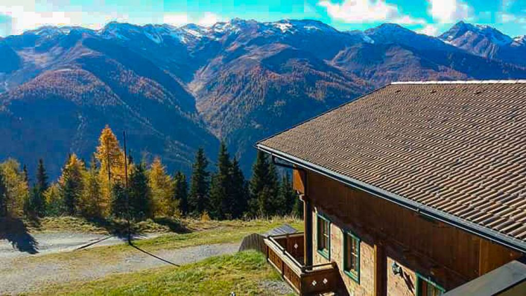 Speikbodenhütte - St. Veit in Defereggen - Die Aussicht von der Speikbodenhütte ist gigantisch. Etliche 3000er liegen in der Umgebung. - © Speikbodenhütte Speikbodenhütte - St. Veit in Defereggen - Die Aussicht von der Speikbodenhütte ist gigantisch. Etliche 3000er liegen in der Umgebung. - © Speikbodenhütte
