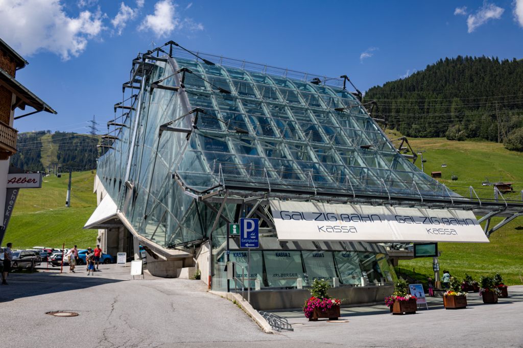 Funitel Galzigbahn - St. Anton am Arlberg - Bilder 2022 - Die Galzigbahn war schon immer die Hausbahn der St. Antoner ein Highlight. Also musste es natürlich auch etwas großes und imposantes werden. - © alpintreff.de - Christian Schön Funitel Galzigbahn - St. Anton am Arlberg - Bilder 2022 - Die Galzigbahn war schon immer die Hausbahn der St. Antoner ein Highlight. Also musste es natürlich auch etwas großes und imposantes werden. - © alpintreff.de - Christian Schön