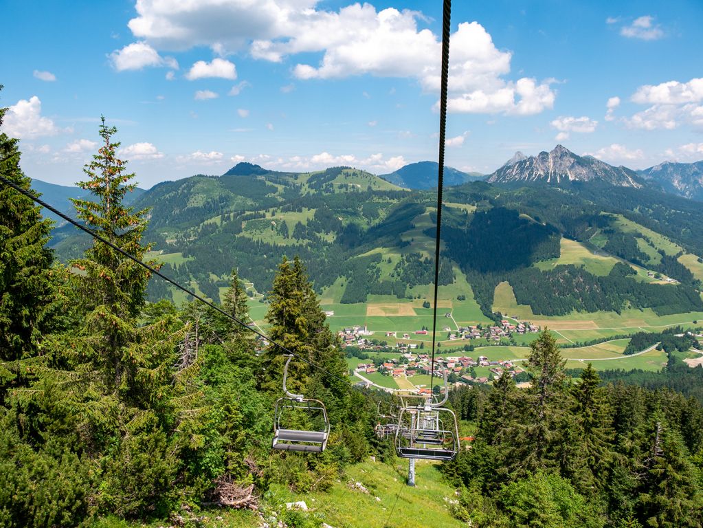 Talfahrt mit der Wannenjochbahn - Dann ging es wieder mit der Wannenjochbahn zurück ins Tal. Falls ich es noch nicht erwähnt hatte: Es ist ein 3er Sessellift. - © alpintreff.de / christian schön