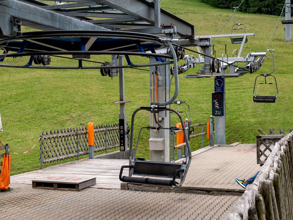 Talstation Sesselbahn Krinnenalpe - Los geht es von der Talstation der Sesselbahn Krinnenalpe. Diese liegt etwas außerhalb von Nesselwängle im Tannheimer Tal. - © alpintreff.de / christian schön