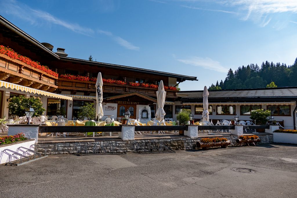 Alpen Caravanpark Tennsee - Ein großes Restaurant für alle, die nicht selber kochen oder auch mal einen Kaffe trinken wollen. - © alpintreff.de / christian Schön