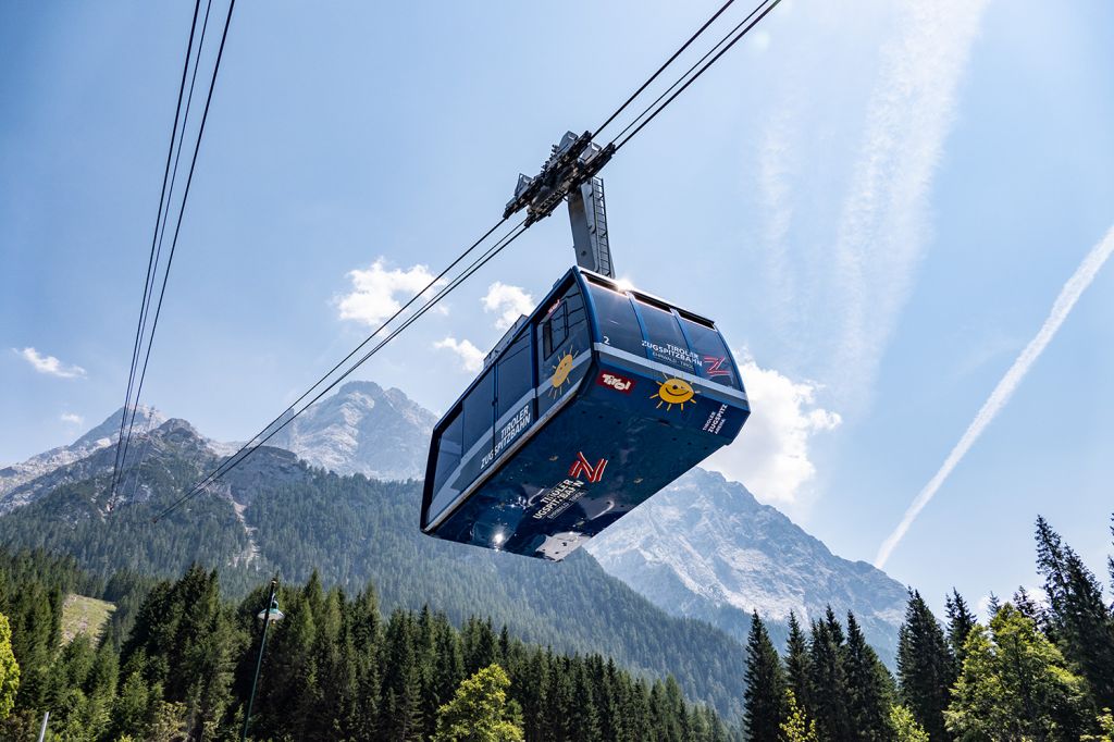 Tiroler Zugspitzbahn in Ehrwald - Nicht nur von Deutschland, sondern auch von der österreichischen Seite aus Ehrwald kommt man auf Deutschlands höchsten Berg, die Zugspitze. - © alpintreff.de / christian Schön Tiroler Zugspitzbahn in Ehrwald - Nicht nur von Deutschland, sondern auch von der österreichischen Seite aus Ehrwald kommt man auf Deutschlands höchsten Berg, die Zugspitze. - © alpintreff.de / christian Schön
