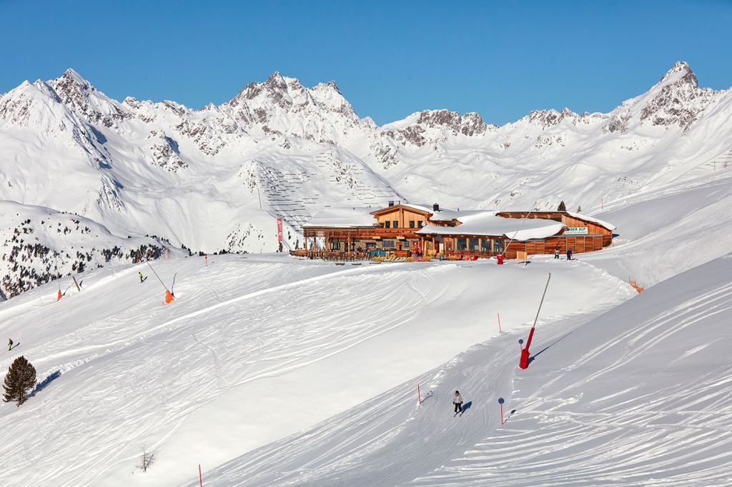 Restaurant Vider Alp Ischgl - Schon am unteren Rand der Idalp geht es deutlich ruhiger zu als im Zentrum rund um das Idalp Panorama. - © TVB Paznaun - Ischgl Restaurant Vider Alp Ischgl - Schon am unteren Rand der Idalp geht es deutlich ruhiger zu als im Zentrum rund um das Idalp Panorama. - © TVB Paznaun - Ischgl