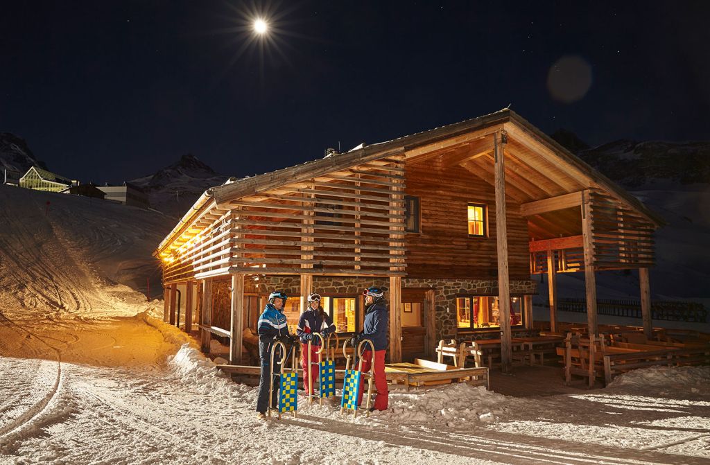 Restaurant Vider Alp Ischgl - An der Vider Alp startet auch die Rodelbahn. Zweimal in der Woche ist Nachtrodeln - dann ist auch spät am Abend noch geöffnet. - © TVB Paznaun - Ischgl