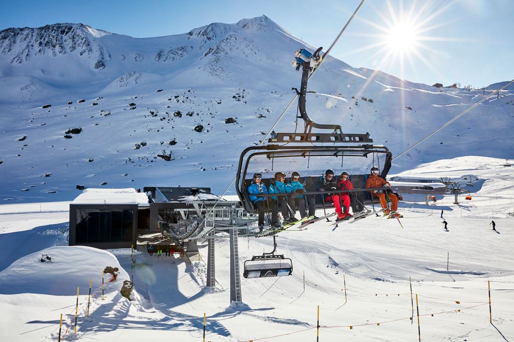 Visnitzbahn - Talstation - Aussicht auf Alp Trida - 3.500 Personen pro Stunde und Richtung können in den 67 Sesseln maximal befördert werden. - © TVB Paznaun - Ischgl Visnitzbahn - Talstation - Aussicht auf Alp Trida - 3.500 Personen pro Stunde und Richtung können in den 67 Sesseln maximal befördert werden. - © TVB Paznaun - Ischgl