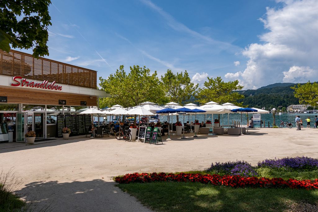 Der Wörthersee - Die Bar Strandleben am Strandbad in Pörtschach - © alpintreff.de / christian Schön