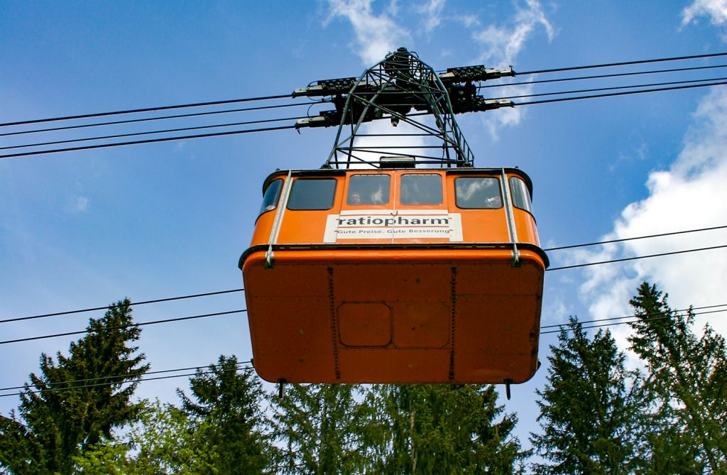 45 Personen auf einer Fahrt - Aufgrund der herausragenden technischen Eigenschaften der Bahn mussten bei der Kabinengröße Abstriche gemacht werden. 1962 waren durchaus schon größere Bahnen möglich, nicht aber über ein so großes Spannfeld und mit dem Höhenunterschied. - © alpintreff.de / christian schön