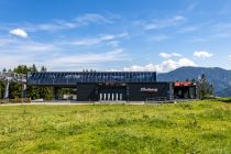 "Tal"station der Zinsbergbahn - Talstation ist etwas irreführend, denn der Start liegt am Berg. Die Zinsbergbahn ist quasi die Verlängerung der Gondelbahn Hochbrxen. • © alpintreff.de - Silke Schön