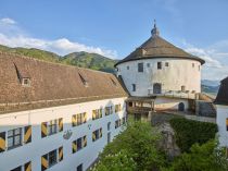 Majestätisch - Majestätisch thront die Festung Kufstein über der gleichnamigen Stadt am grünen Inn. Als Wahrzeichen Kufsteins präsentiert sich die Josefsburg aufwendig saniert als kulturelles Highlight im Land Tirol und ist zugleich Denkmal bewegter Jahrhunderte.  • © TVB Kufsteinerland, Lolin