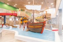 Die Kinder werden im Schwimmbad das Piratenschiff lieben. • © www.zugspitz-resort.at