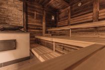 Sauna Zugspitz Resort - Das Adults-only-SPA überzeugt mit Saunalandschaft und Ruheräumen sowie einem großen Angebot an Massage- und Beauty-Anwendungen.

Allerdings muss niemand auf wohltuende Wellness verzichten. Das Family-SPA bietet eine Textilsauna, Ruheraum und Gartenlandschaft. • © www.zugspitz-resort.at