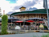 Lecker essen - Neben der Talstation befindet sich Zardinis Schindeldorf, in dem Du sehr gut essen kannst. • © alpintreff.de - Christian Schön