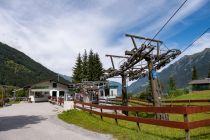 Talstation Sesselbahn Graukogel Bad Gastein - Die fix geklemmte Seselbahn stammt aus dem Jahr 2000. • © alpintreff.de - Christian Schön