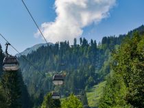 Und auf gehts: Die Trasse der Gondelbahn. • © alpintreff.de / christian Schön