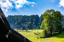 Die Wiedersbergerhornbahn - Die Wiedersbergerhornbahn startet im Alpbachtal. Eine schmale Straße führt zu ihr.  • © alpintreff.de - Silke Schön