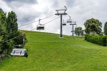 Sesselbahn Tauplitzalm - Die Zubringerbahnen Tauplitz 1 und Tauplitz 2 sind dei einzigen Anlagen auf der Tauplitzalm, die auch im Sommer geöffnet sind. Das herrliche Almgebiet ist damit aber auch zur warmen Jahreszeit direkt vom Tauplitzer Ortsrand aus bequem zu erreichen.  • © alpintreff.de - Christian Schön