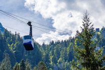 Von oben aus bieten sich malerische Ausblicke über das hintere Gosautal auf das Dachstein-Massiv.  • © alpintreff.de - Christian Schön