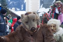 Blochziehen Fiss  - Es gibt festgelegte Rituale und Zeiten, deren Höhepunkt das Blochziehen im Januar ist.  • © Serfaus-Fiss-Ladis Marketing GmbH, Andreas Kirschner