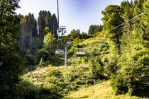 Astbergbahn Strecke - Die Streckenlänge beträgt 1.500 Meter. Dabei überwindest Du 470 Höhenmeter.  • © alpintreff.de - Silke Schön