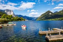 Steirisches Meer - Grundlsee - Der Bergsee mit dem glasklaren Wasser ist überaus hübsch anzusehen und im Sommer bei Badegästen beliebt, was ihm den Beinamen Steirisches Meer einbrachte.  • © alpintreff.de - Christian Schön