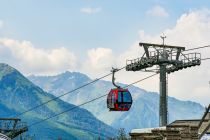 Rote Gondeln - Eine Gondel bietet Platz für acht Personen. Die Fahrzeit mit der ersten Sektion beträgt um die sechs Minuten. • © alpintreff.de - Christian Schön