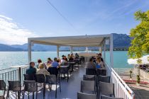 Bequem unterwegs auf dem Mondsee - Die MS Mondseeland bietet bequeme Sitzgelegenheiten und eine wirklich schöne Aussicht. • © alpintreff.de - Christian Schön