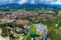 Vom Turm der großen Schanze sieht Oberstdorf so aus. • © Maike Tyralla