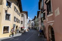 Die Fußgängerzone ist eine Sehenswürdigkeit für sich, viele Gebäude stammen aus dem Mittelalter.  • © alpintreff.de - Silke Schön