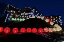 Burg Ehrenberg Lumagica - Die gesamte Burgenwelt gleich einem magischen Lichterpark und bietet zauberhafte und beeindruckende Licht-Installationen, die Du auf einem anderthalb Kilometer langen Rundweg erkunden kannst.  • © Renate Carre / allgaeu_origini auf Instagram