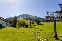 Nach der sechsminütigen Fahrt erreichst Du die Hohe Salve mit Anschluss nach Hopfgarten, der Wallfahrtskirche sowie der Gipfelalm mit dem Drehrestaurant. Für die Kinder gibt es Spielmöglichkeiten. • © alpintreff.de - Silke Schön