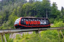 Standseilbahn Wurzeralm - Spital am Pyhrn - Die Standseilbahn wurde 1995 gebaut. 140 Personen passen in eine Bahn, deren Förderleistung bei 1.400 Personen pro Stunde liegt. • © alpintreff.de - Christian Schön