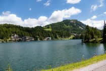 Grenzgebiet - Im See verläuft die Grenze von der Steiermark zu Kärnten. Oder umgekehrt? • © alpintreff.de - Silke Schön