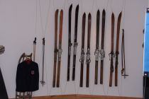 Seilbahnmuseum - Ischgl - Alte Skier - mit heutiger Technik nicht mehr zu vergleichen. • © TVB Paznaun-Ischgl