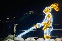 LUMAGICA Ehrenberg 2022/23 - Schon von weiten weist der beleuchtete Ritter den Weg. • © Renate Carre / allgaeu_origini auf Instagram