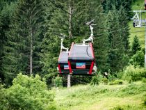 Beliebtes Gebiet - Mittlerweile erfreut sich das Hahnenkamm-Gebiet aufgrund einiger Modernisierungen aber sowohl im Sommer als auch im Winter großer Beliebtheit.  • © alpintreff.de - Christian Schön