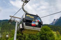 ... noch eine Gondel der Acherkogelbahn, diesmal mit Widis Geburtstagskuchen. :-) Übrigens finden in einer Gondel acht Personen Platz.  • © alpintreff.de - Christian Schön