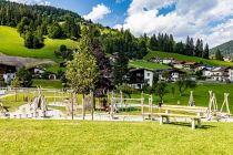 Spielen im Drachental - Neben einem schönen Spielsee gibt es Spielgeräte, Spielplätze und einen Sprungturm. • © alpintreff.de - Silke Schön