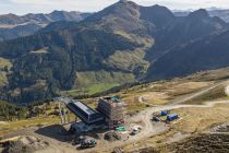 Hornbahn 2000 - Ski Juwel Alpbachtal Wildschönau - Tirol - Die Streckenlänge der neuen Hornbahn 2000 beträgt 1.123 Meter bei 393 Metern Höhenunterschied. 2.400 Personen kann die 6er-Sesselbahn pro Stunde transportieren. • © Ski Juwel Alpbachtal Wildschönau - Gabriele Grießenböck