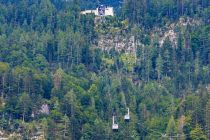 Sektion 1 führt bis zur Station Schönbergalm, die zweite Sektion dann bis zum Gipfel. Eine dritte Sektion der Seilbahn gibt es auch noch, diese führt aber nicht mehr höher, sondern wieder hinunter und zwar zur Gjaidalm.  • © alpintreff.de - Christian Schön