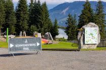 Der Schweinestberg-Trail ist ein MTB-Trail, der 2021 eröffnet wurde. Hier ist der Hinweis auf den Weg zu sehen. • © alpintreff.de - Silke Schön