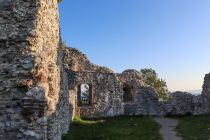 Burg Hohenfreyberg - Eisenberg - Sie fiel 1646 einer politischen Entscheidung zum Opfer (diese sowie die Burgen Eisenberg und Falkenstein wurden niedergebrannt, damit die nahenden Schweden sie nicht in die Hände bekamen und sie militärisch nutzen konnten).  • © Tourist-Info Honigdorf Seeg