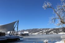 Seebühne im Winterlicht - ... und auch die Seebühne erstrahlt in der Wintersonne. • © Alpsee Immenstadt Tourismus