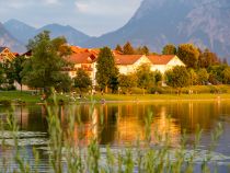 Hopfensee - Die Abendsonne zaubert ein besonderes Flair. • © alpintreff.de - Christian Schön