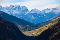 Umrahmt von hohen schneebedeckten Bergen fügt sich Winklern harmonisch in die Landschaft. • © Marktgemeinde Winklern