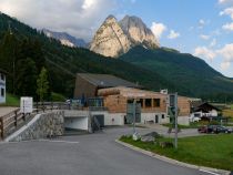 Die Talstation der Alpspitzbahn wurde leicht neu gestaltet. Barrierefreier Zugang ist jetzt möglich. • © alpintreff.de / christian Schön