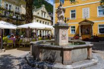 Brunnen am Kreuzplatz in Bad Ischl - Der Brunnen am Kreuzplatz in Bad Ischl. Er wurde Mitte des 19. Jahrhunderts erbaut. • © alpintreff.de - Christian Schön