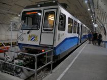 Zug im Gletscherbahnhof. Die neuen Züge wurden übrigens im Jahr 2006 beschafft. • © alpintreff.de / christian Schön